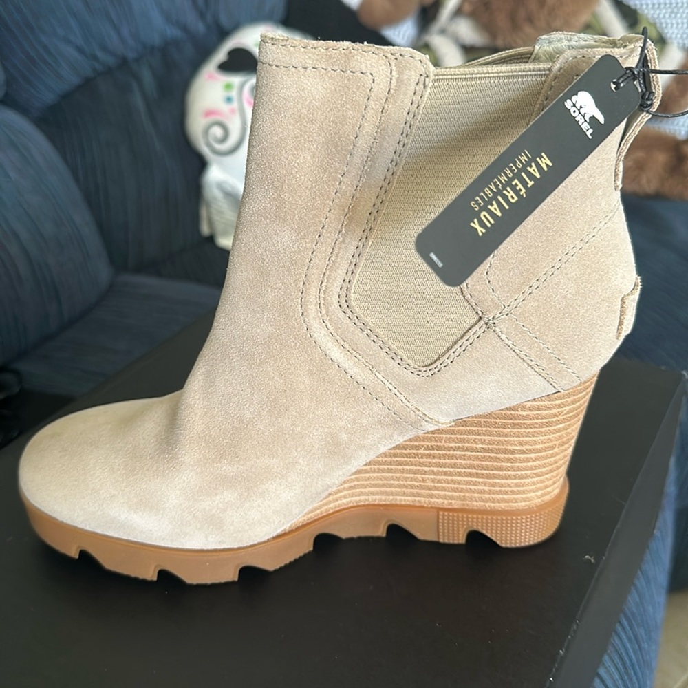 Sorel Joan Uptown Wedge Chelsea Waterproof Boot Tan Color Size Women's 8 1/2